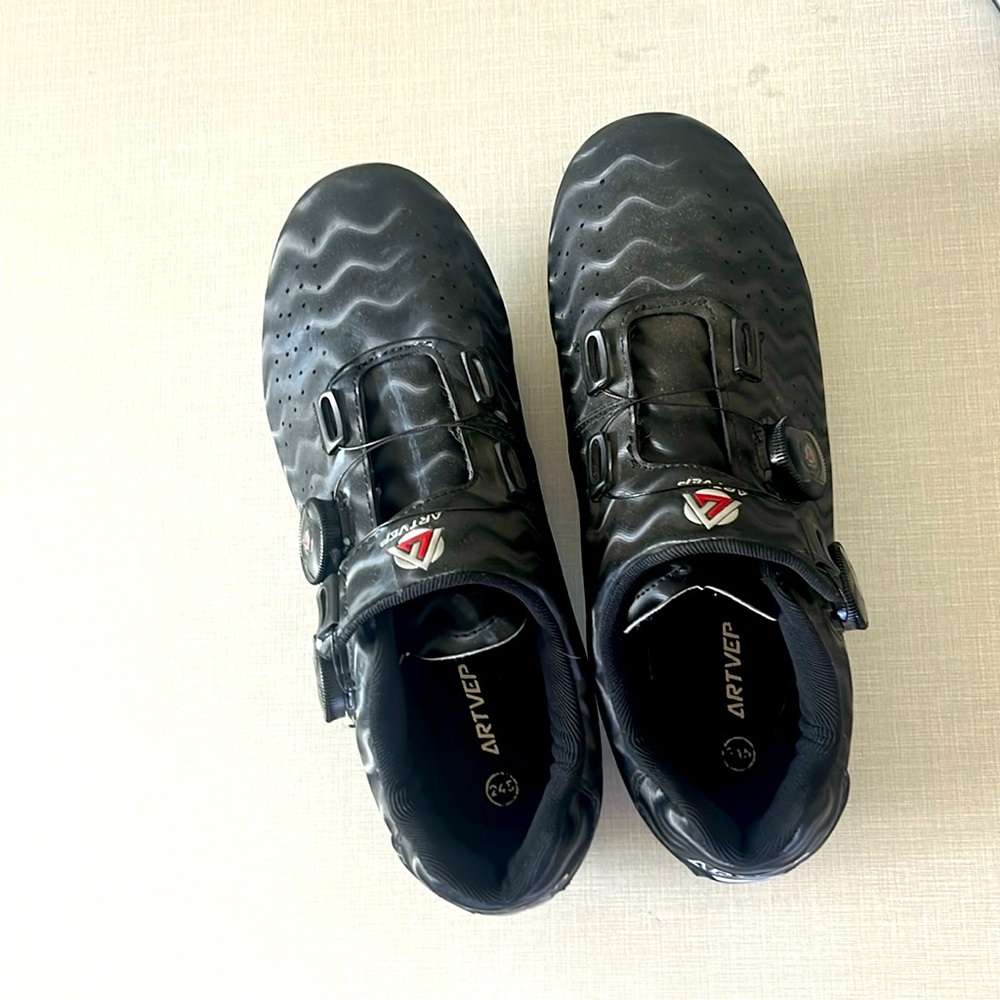 Women’s cycling shoes. With Peloton attachment. Size 39 / 8-8.5